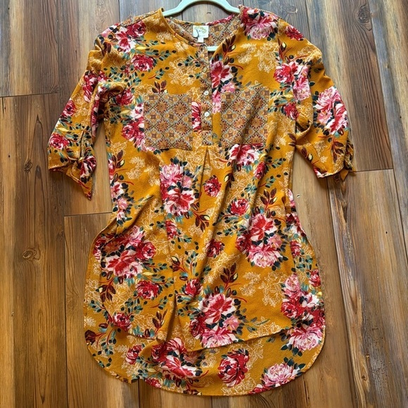 Fig and Flower Anthropologie floral top medium - Picture 7 of 7